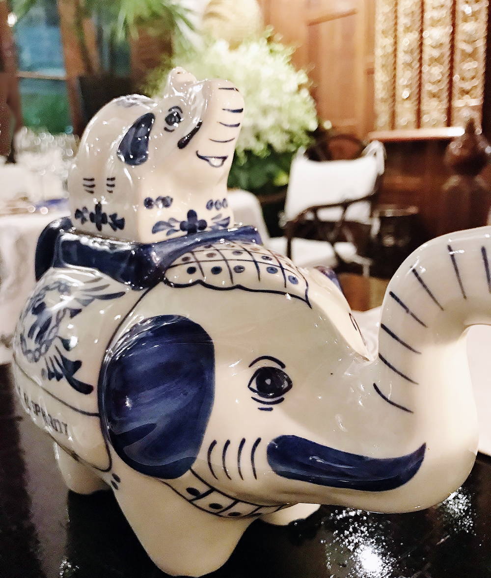 タイ料理店ブルーエレファントの象さん型ポット