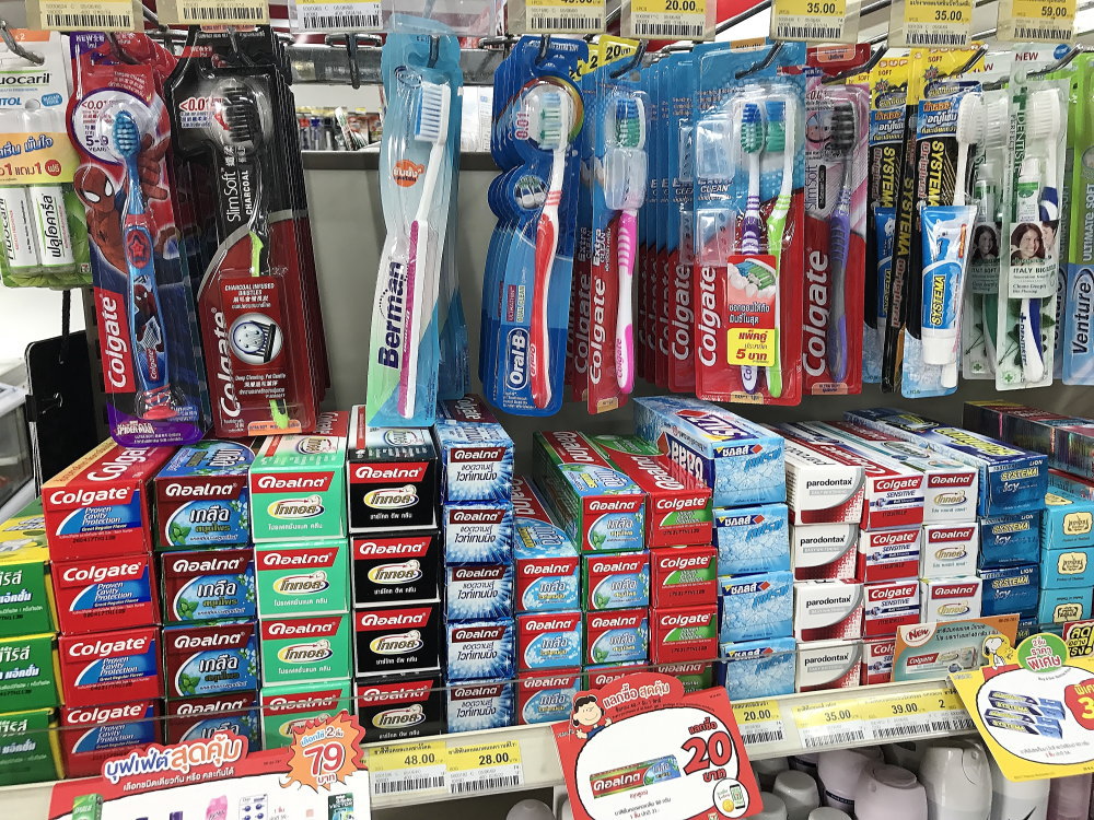 タイのコンビニ 歯ブラシ 歯磨き粉