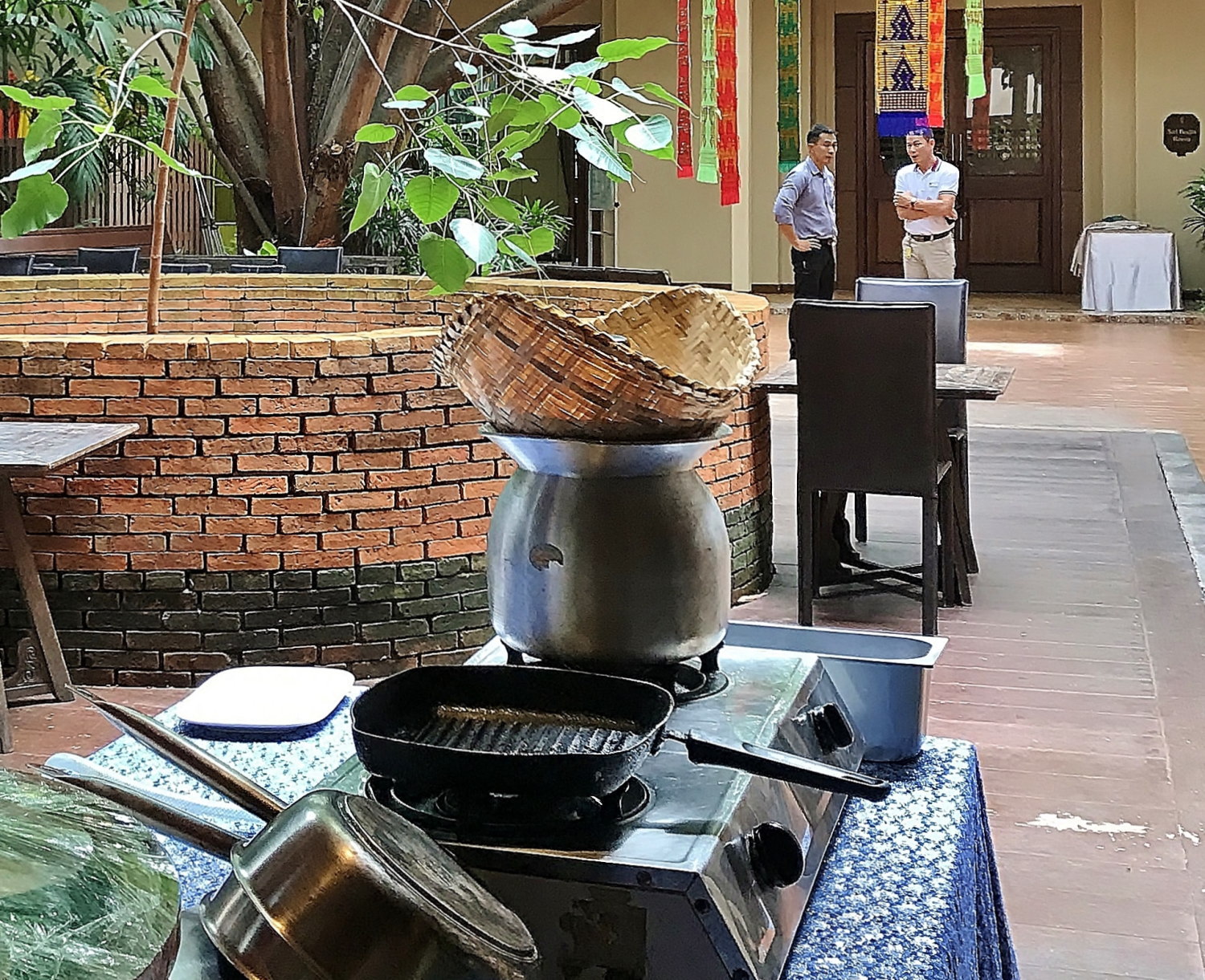 モーヌン・カオニャオとフワット タイの鍋